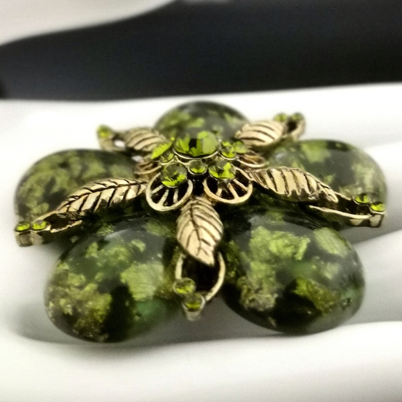 Vintage Joan Rivers Flower Rhinestones Pin Lucite Gold Confetti Flecks Brooch - Picture 7 of 8